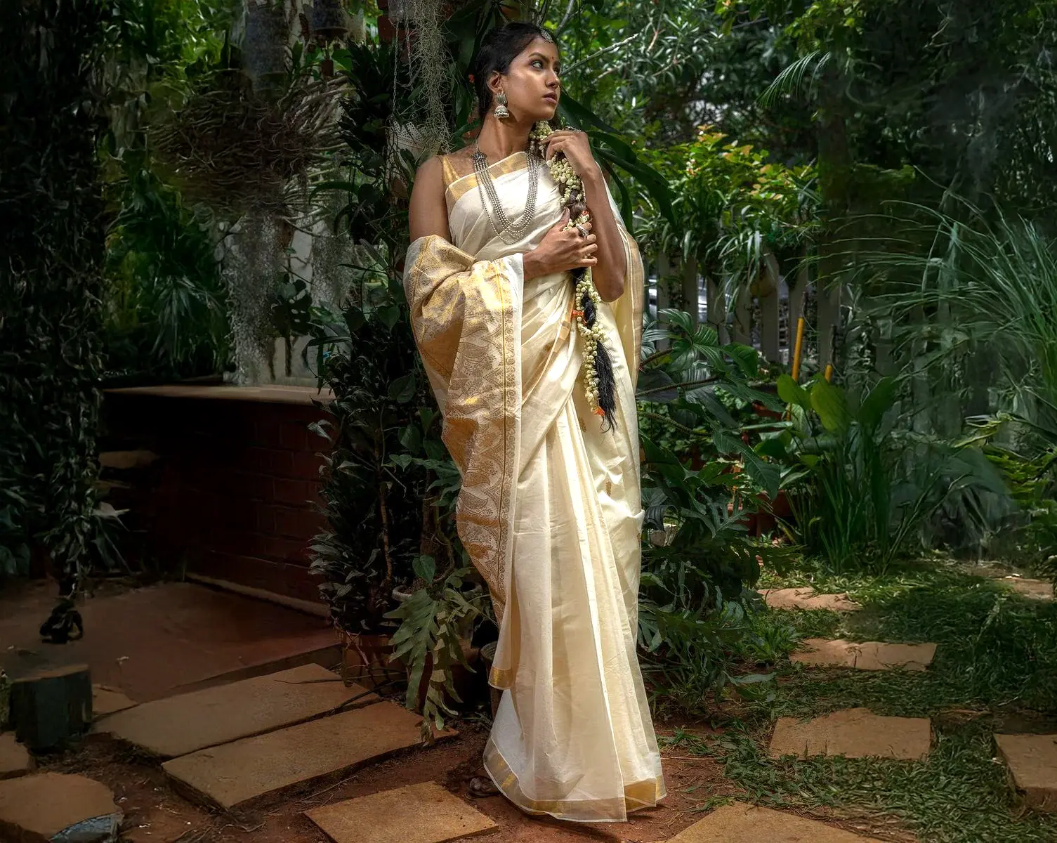 kasavu-cotton-saree